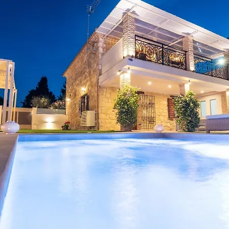 Artemis Luxury Méson Yerakaríon
