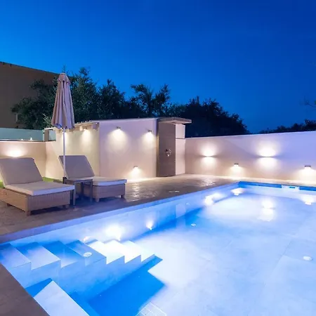 Willa Artemis Luxury *